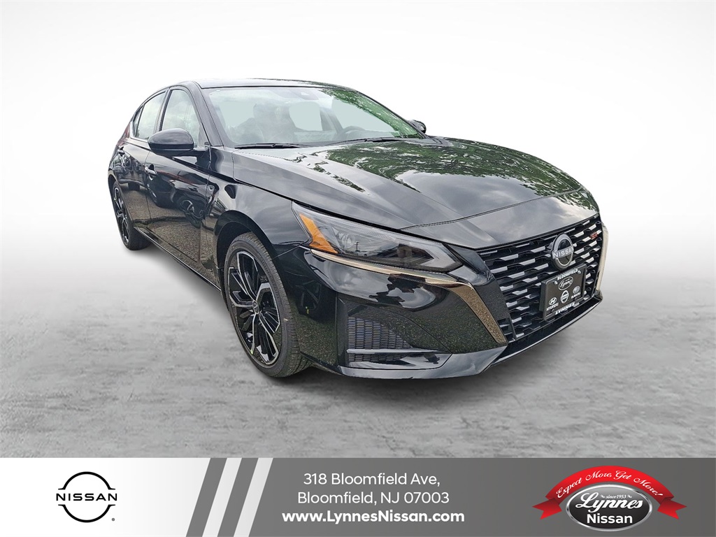 2025 Nissan Altima SR's photo