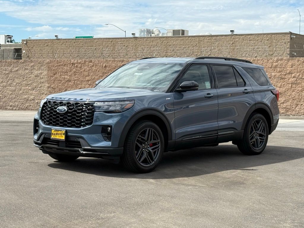 2025 Ford Explorer ST-Line photo 2