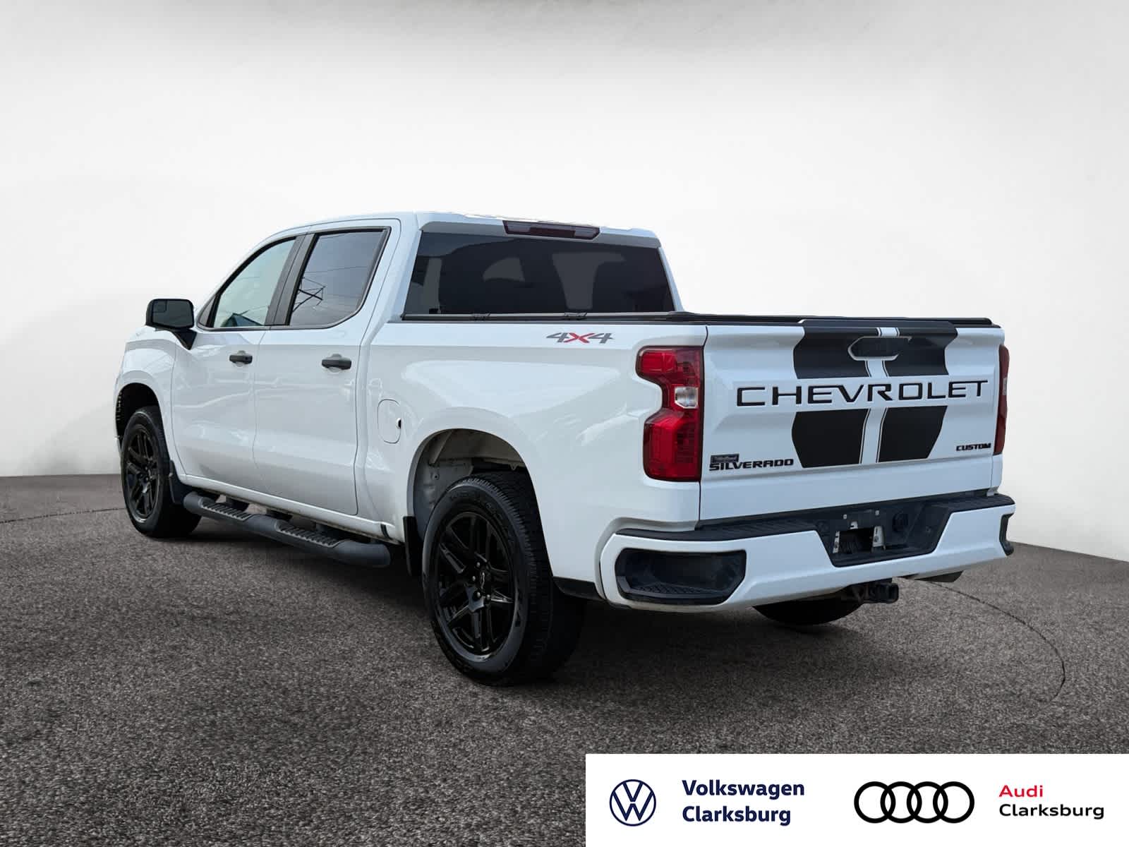 2023 Chevrolet Silverado 1500 Custom photo 3