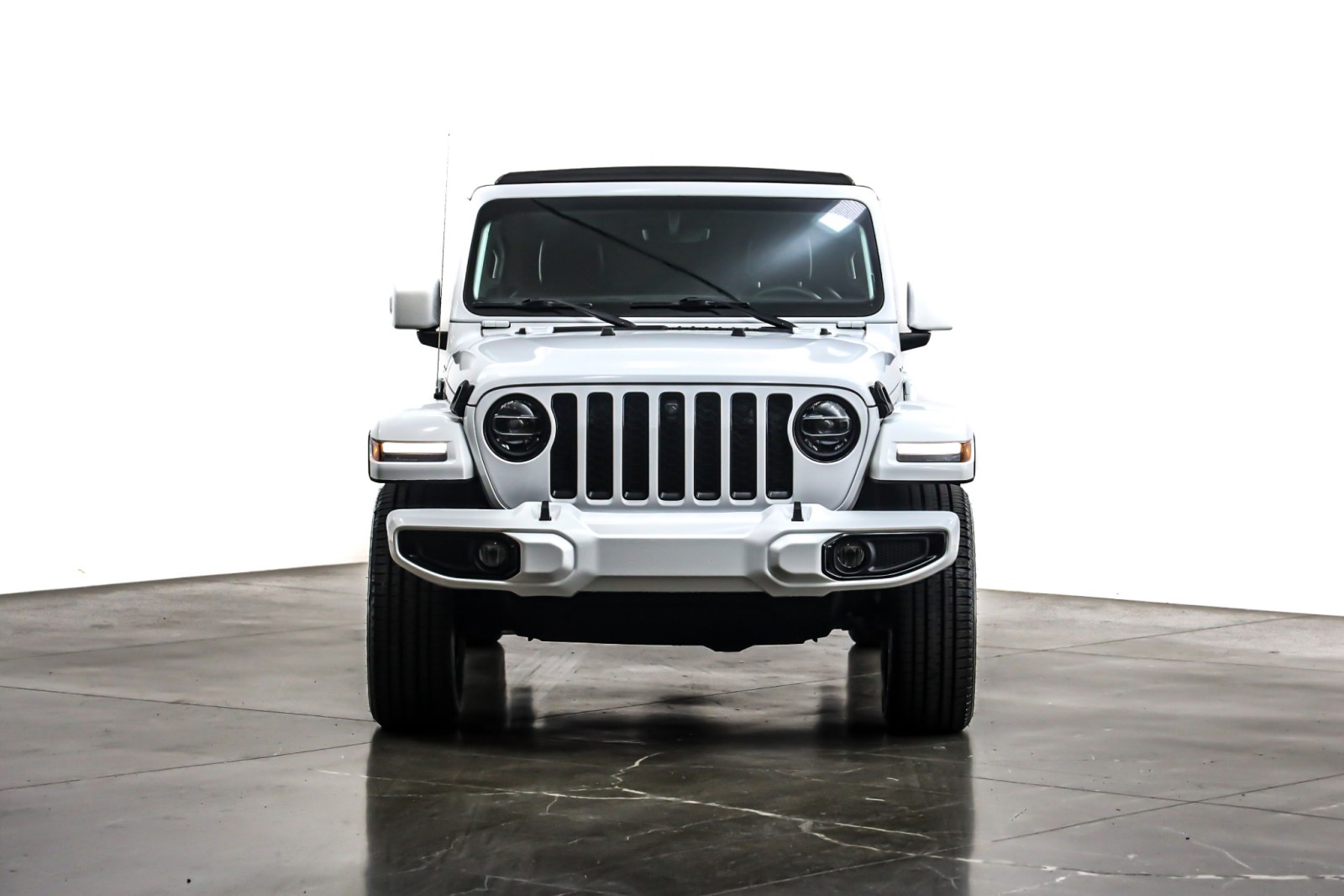 2021 Jeep Wrangler Unlimited Sahara High Altitude photo 2