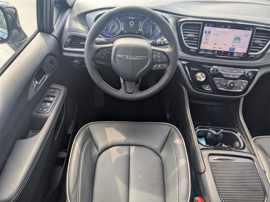 2026 Chrysler Pacifica Limited photo 13