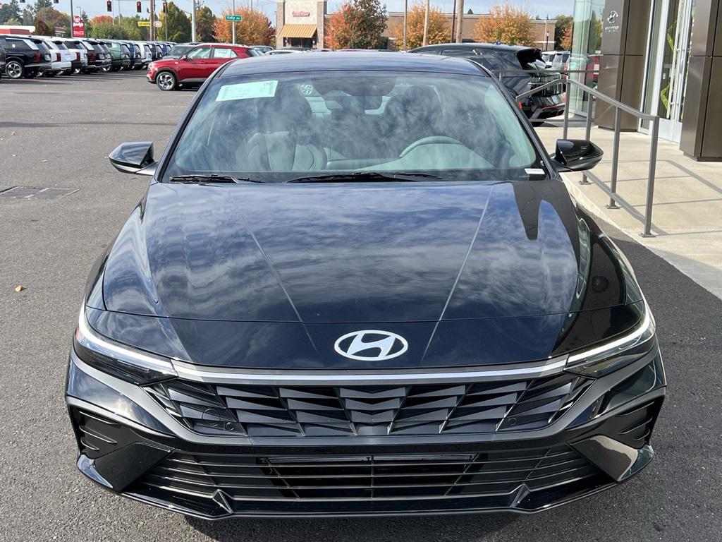 2026 Hyundai Elantra SEL Sport photo 2