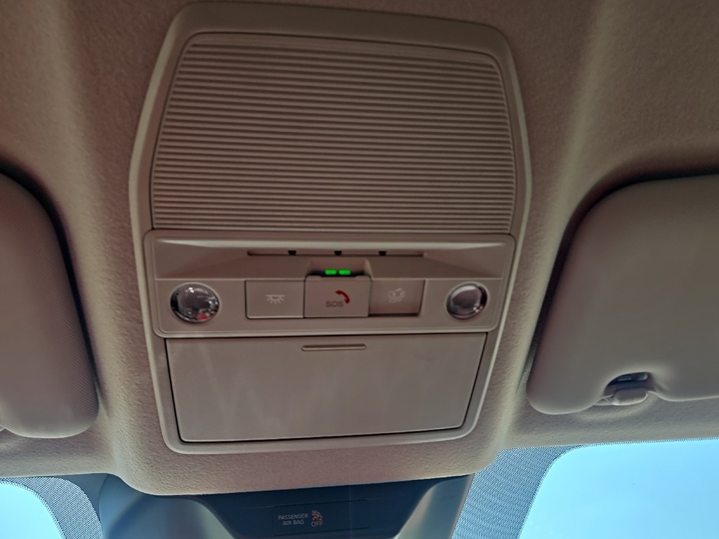 2026 Nissan Kicks SR photo 22