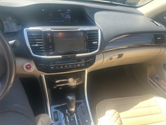 2017 Honda Accord Hybrid Touring photo 3