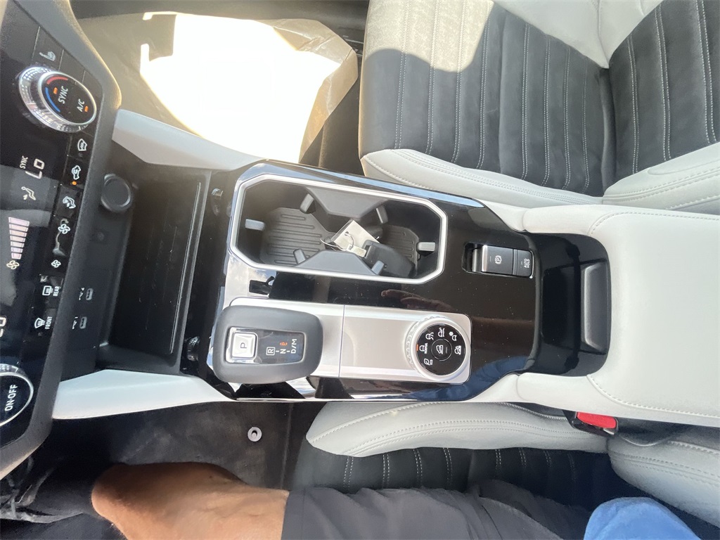 2025 Mitsubishi Outlander SE photo 17