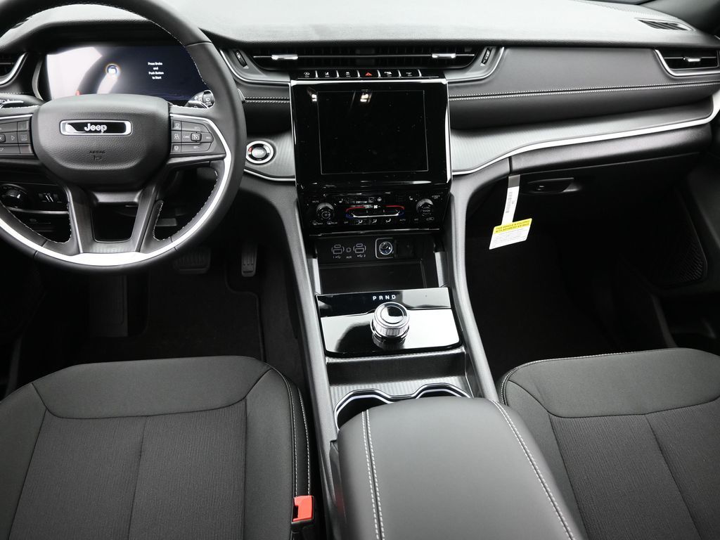 2025 Jeep Grand Cherokee Laredo X photo 12