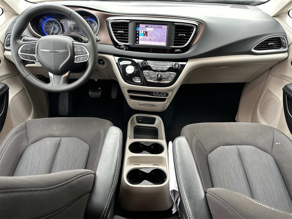 2023 Chrysler Voyager LX photo 3