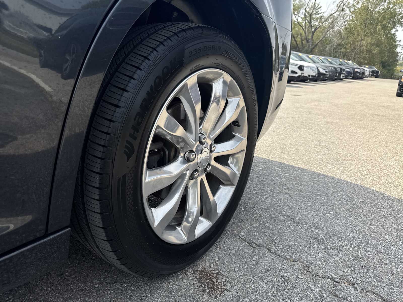 2018 Chrysler 300 Touring photo 9