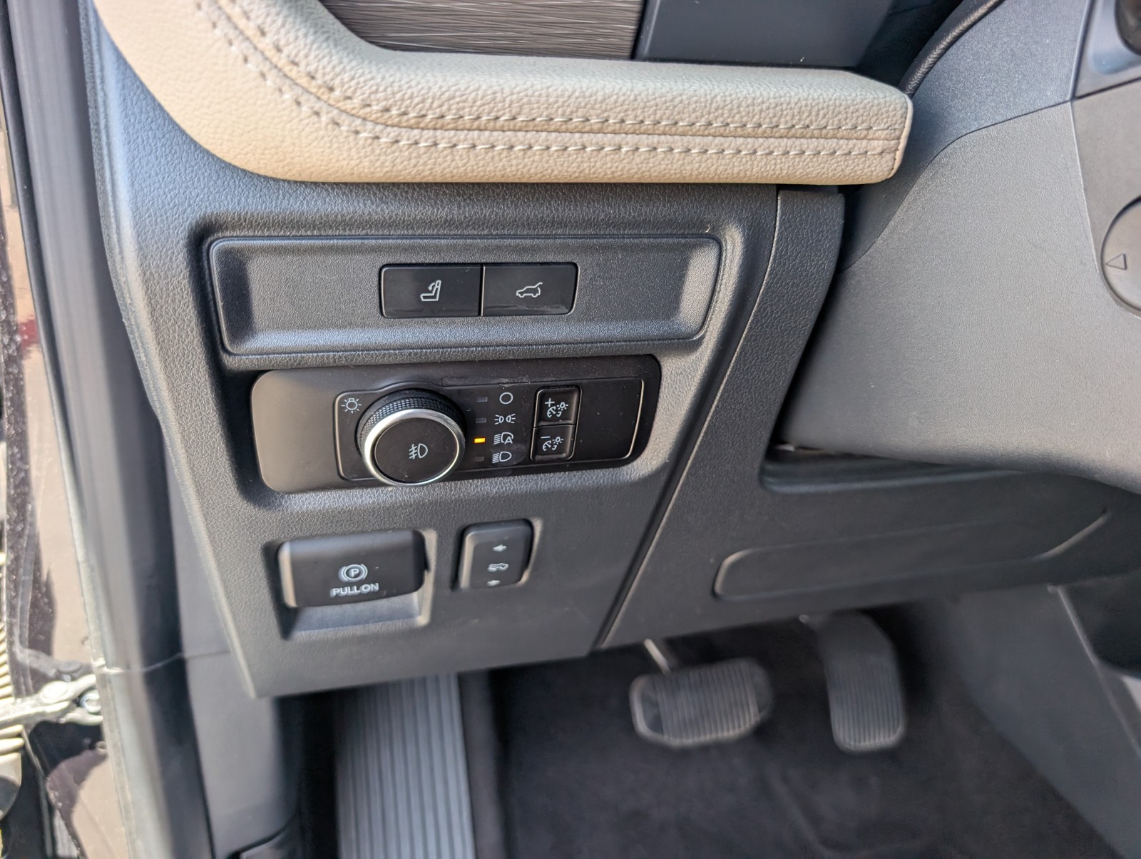 Used 2023 BLACK Ford Limited image 20