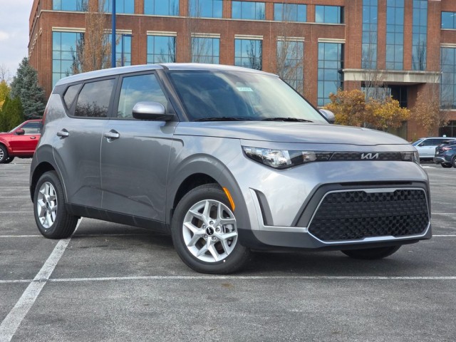 2025 Kia Soul LX's photo