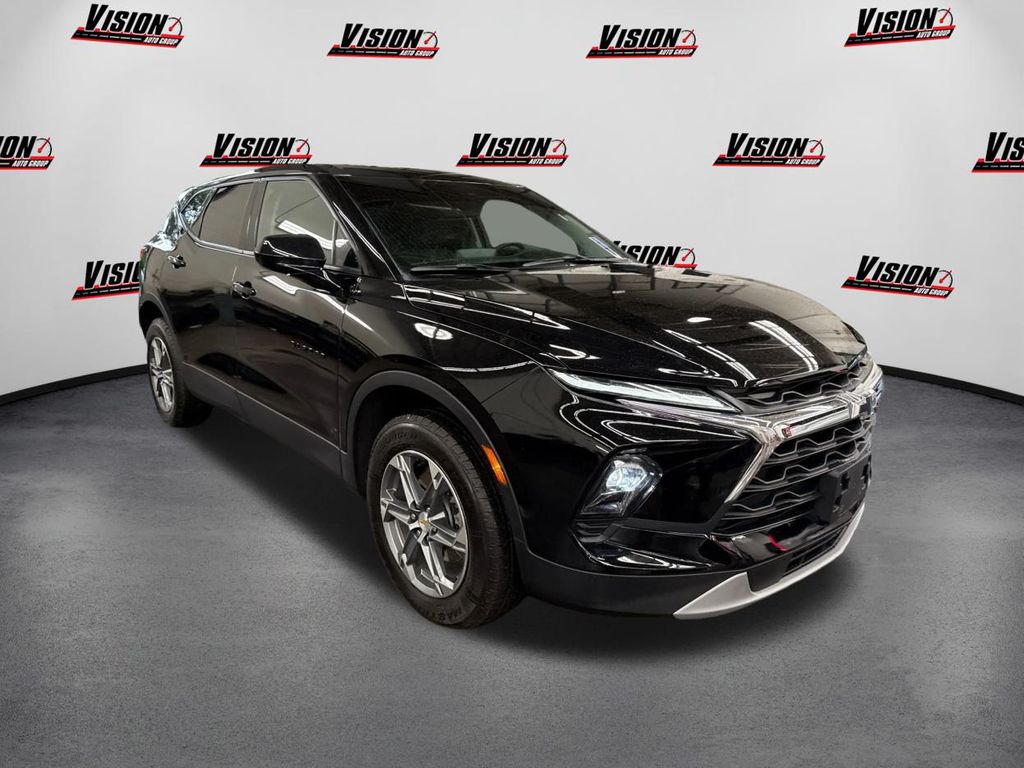 2023 Chevrolet Blazer 2LT photo 3