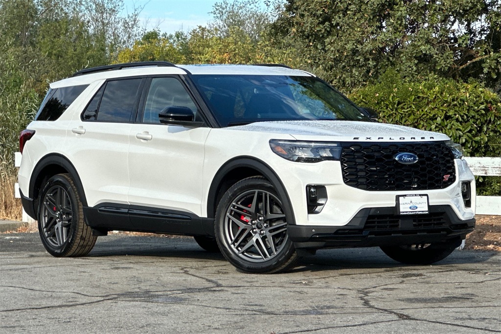 2025 Ford Explorer ST photo 2