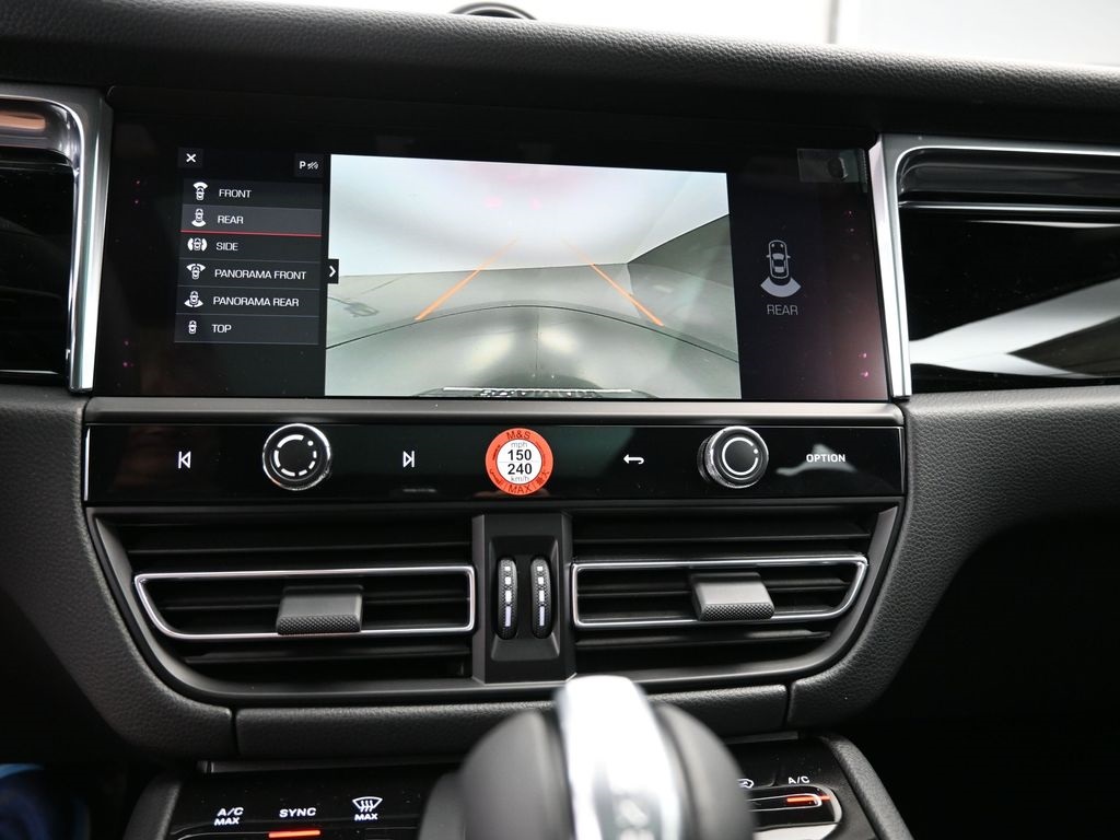 2026 Porsche Macan T photo 8