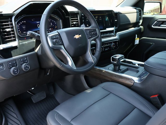2025 Chevrolet Silverado 1500 LT photo 2