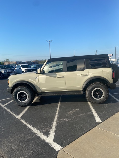 2025 Ford Bronco Outer Banks photo 5