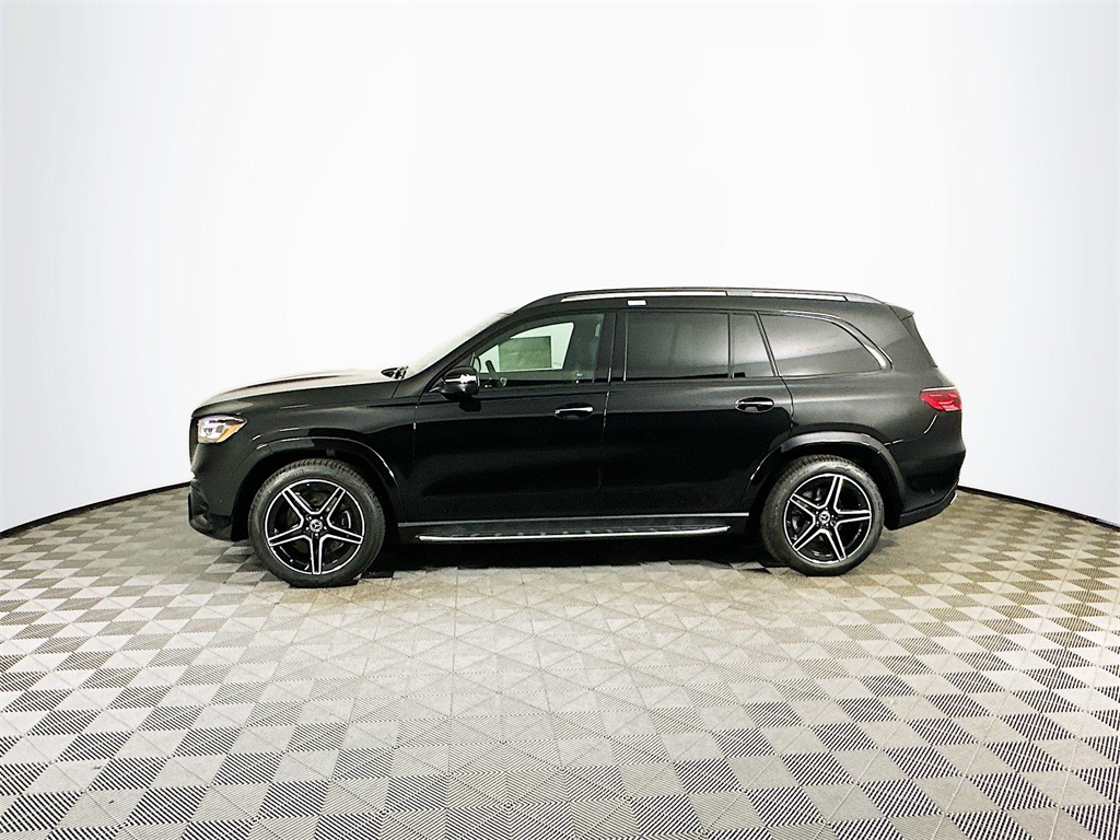2026 Mercedes Benz GLS 450 4MATIC photo 3