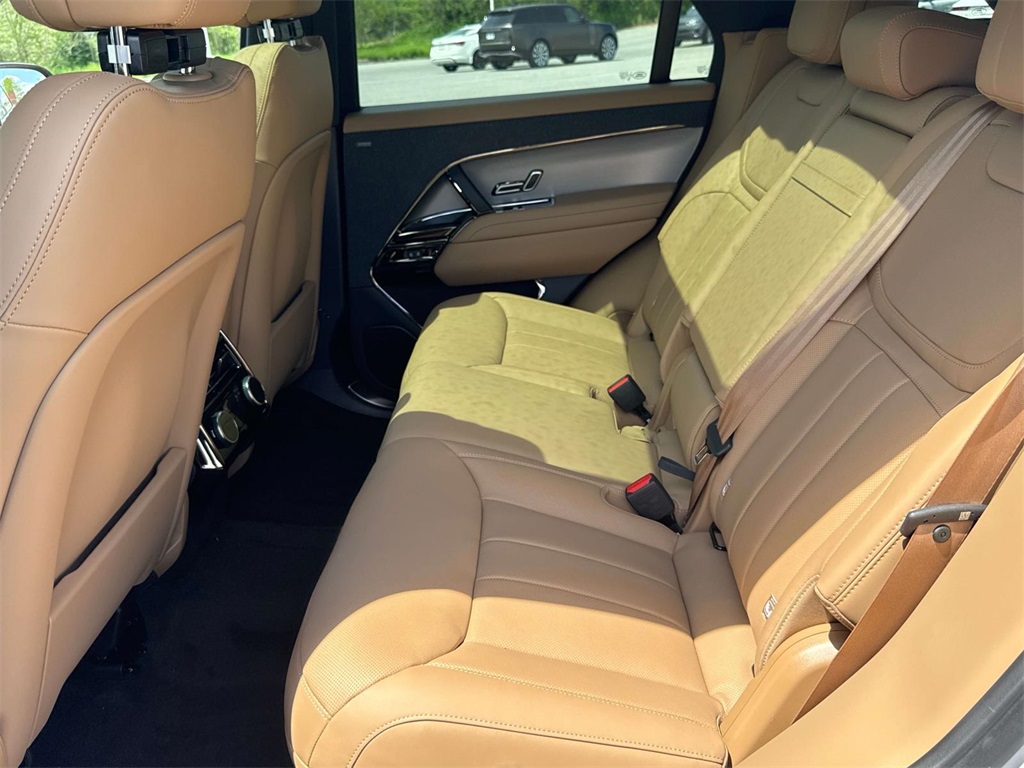 2025 Land Rover Range Rover Sport SE photo 2