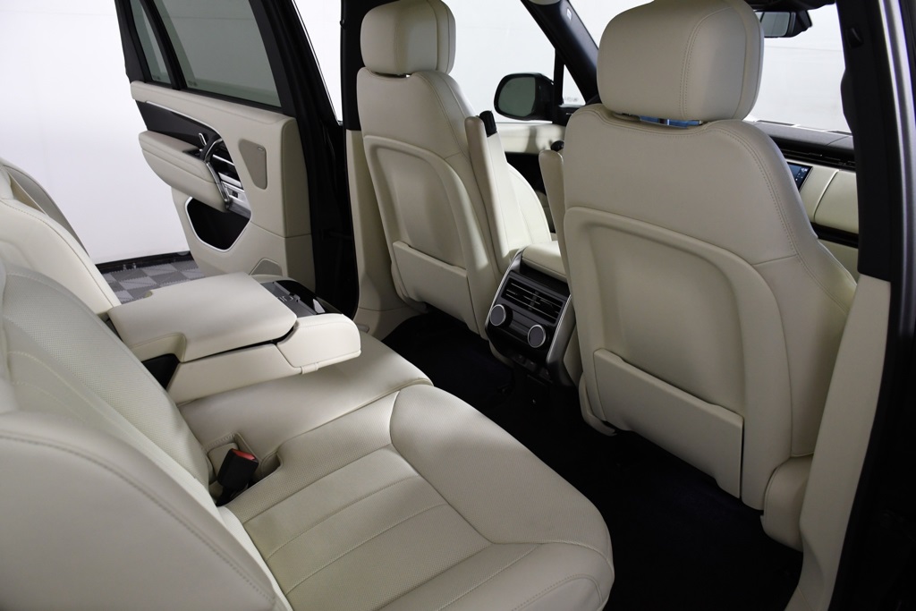 2023 Land Rover Range Rover SE photo 20