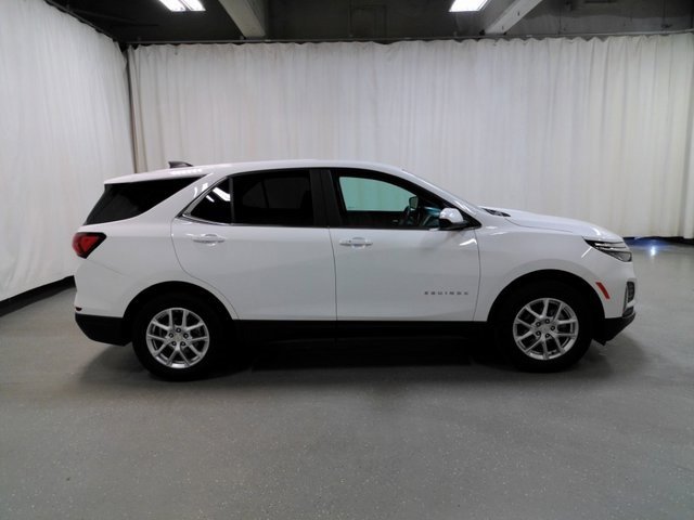 2024 Chevrolet Equinox LT photo 2