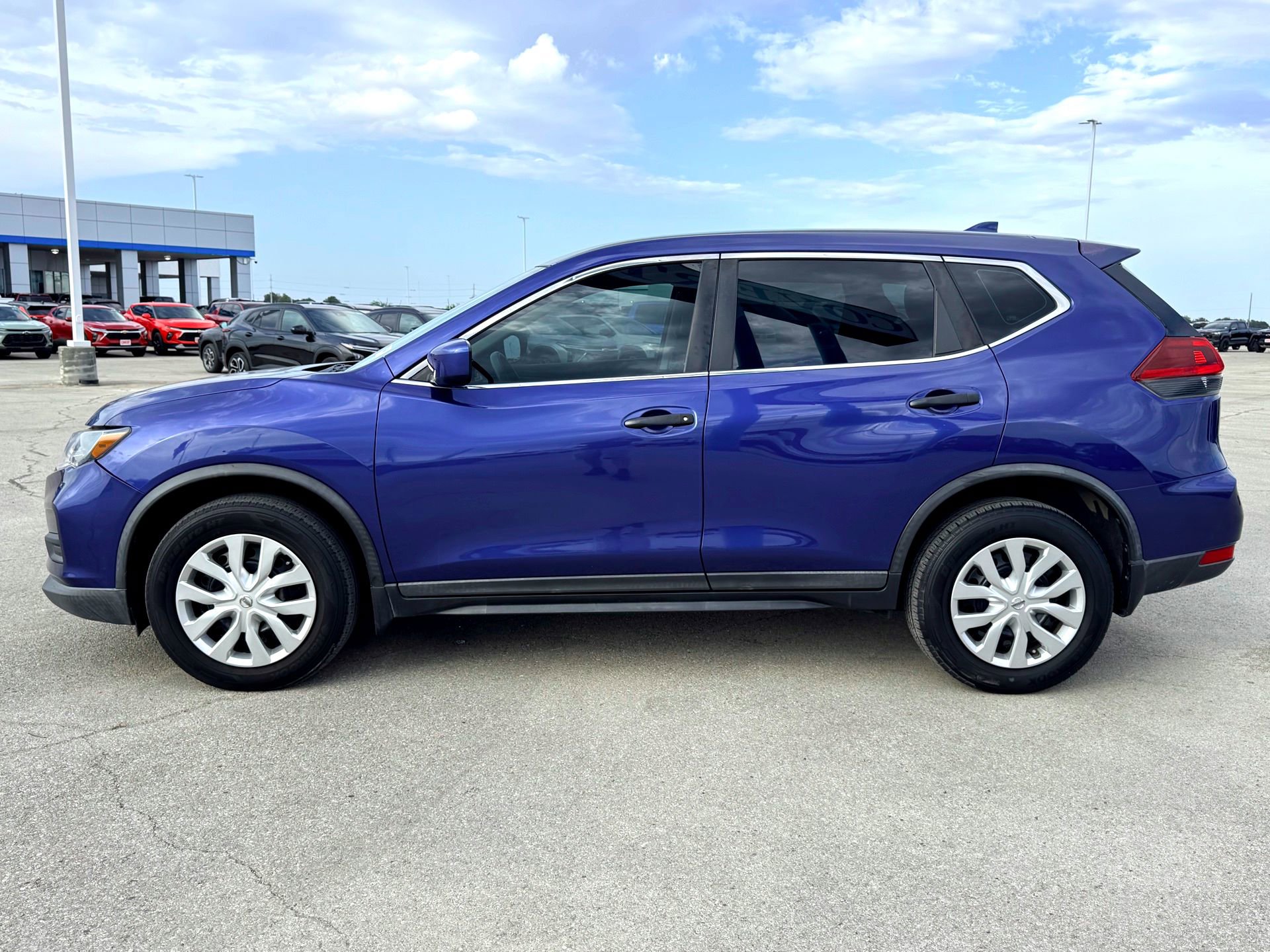2018 Nissan Rogue S photo 2