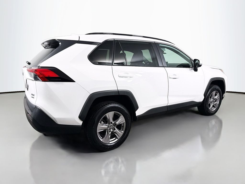 2022 Toyota RAV4 XLE photo 7