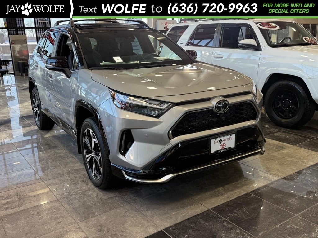 2025 Toyota RAV4 XSE's photo
