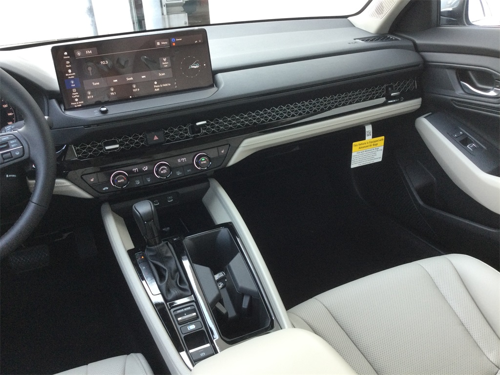 2025 Honda Accord Hybrid EX-L photo 17
