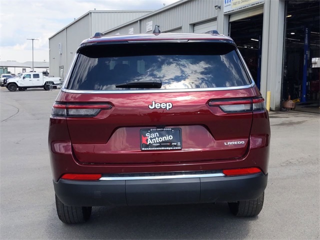 2025 Jeep Cherokee Laredo photo 6