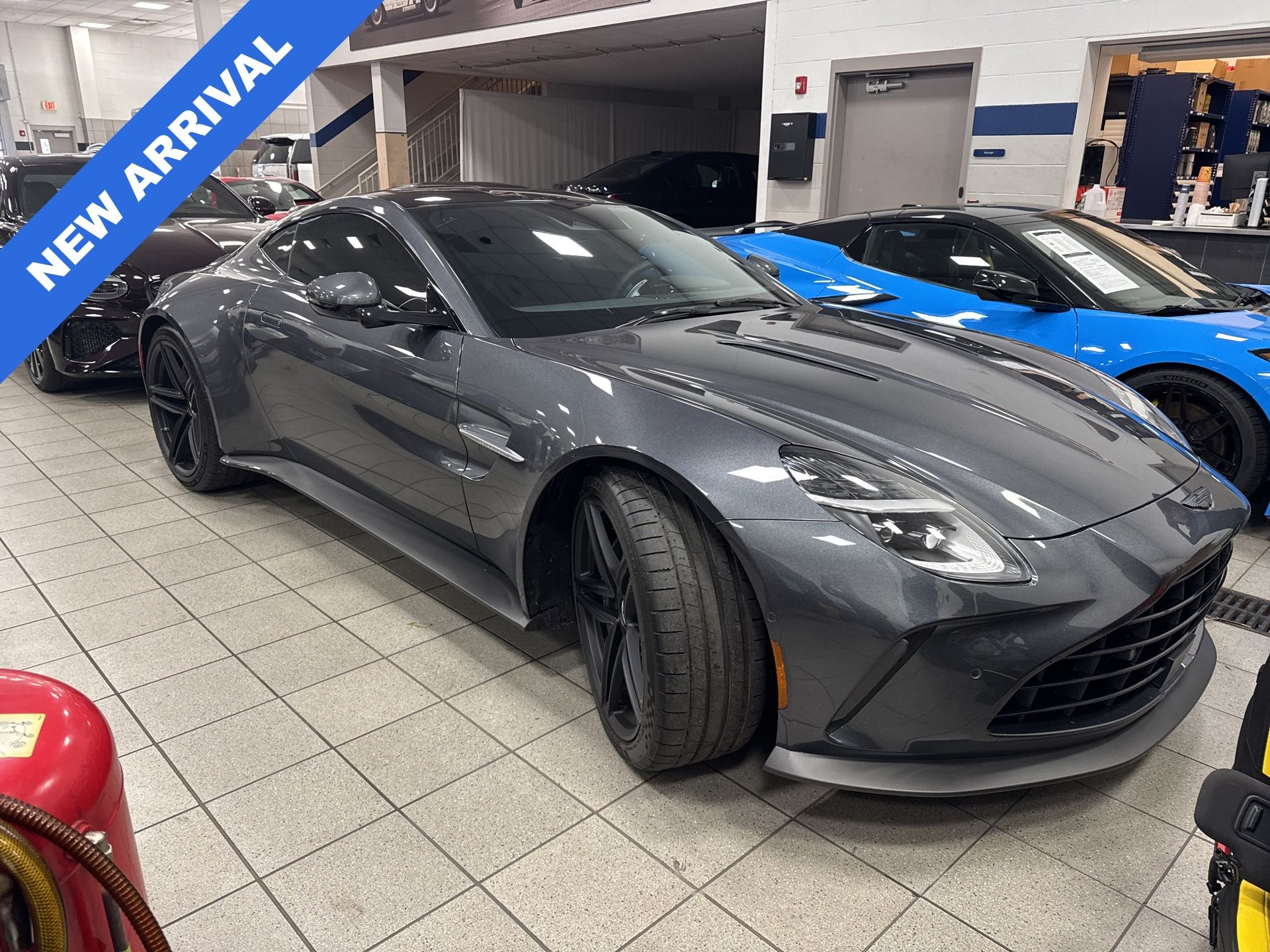 2025 Aston Martin Vantage Base's photo