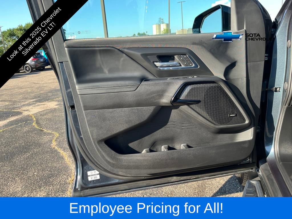 2025 Chevrolet Silverado EV LT photo 10