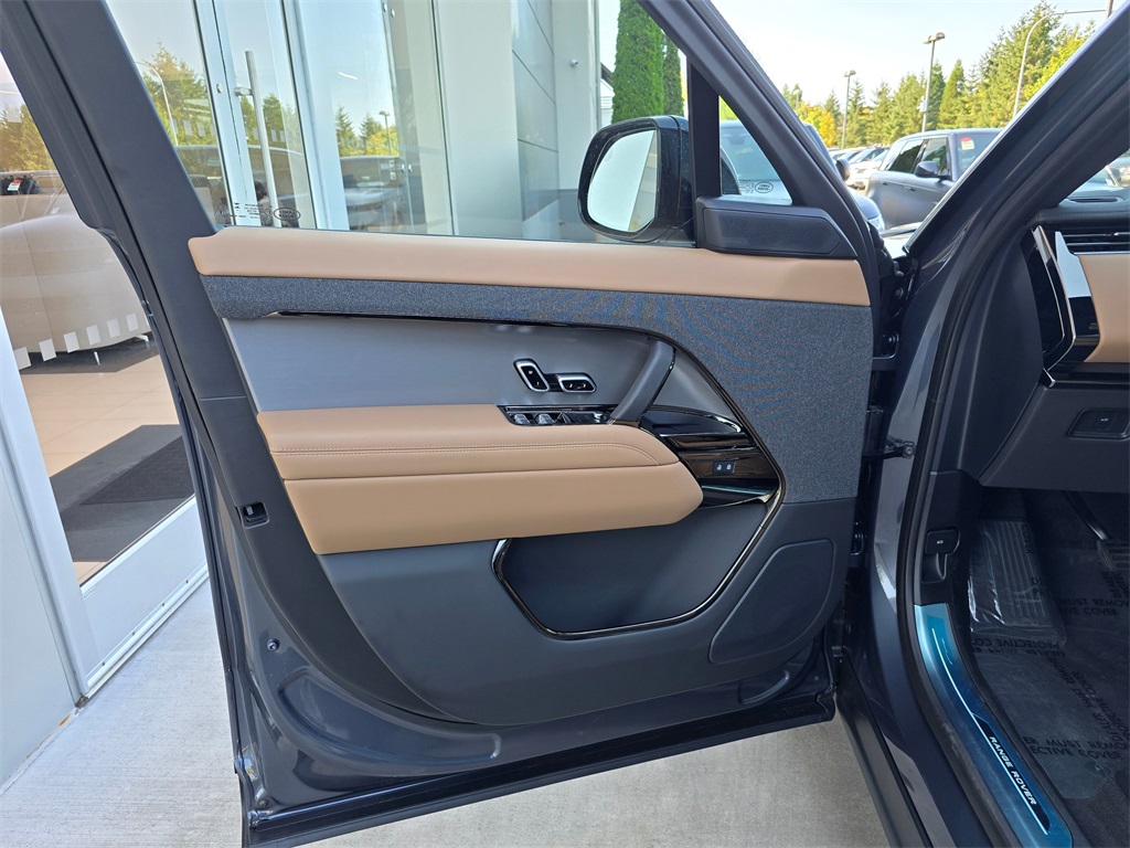 2025 Land Rover Range Rover Sport SE photo 19