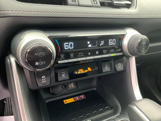 2023 Toyota RAV4 XLE Premium photo 19