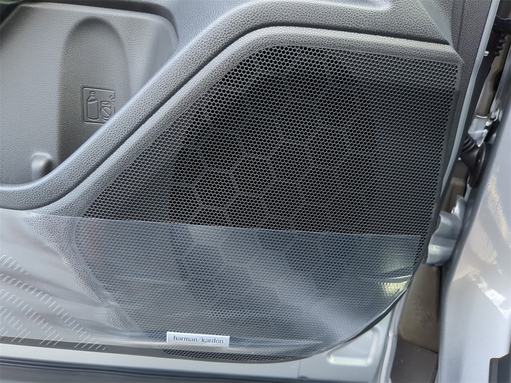 2025 Subaru Forester Touring photo 17