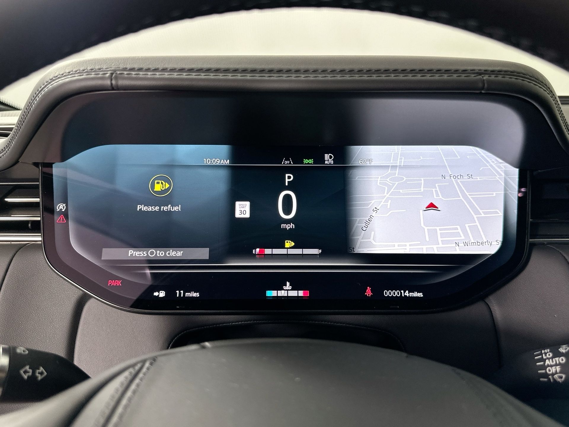 2025 Land Rover Range Rover SE photo 4