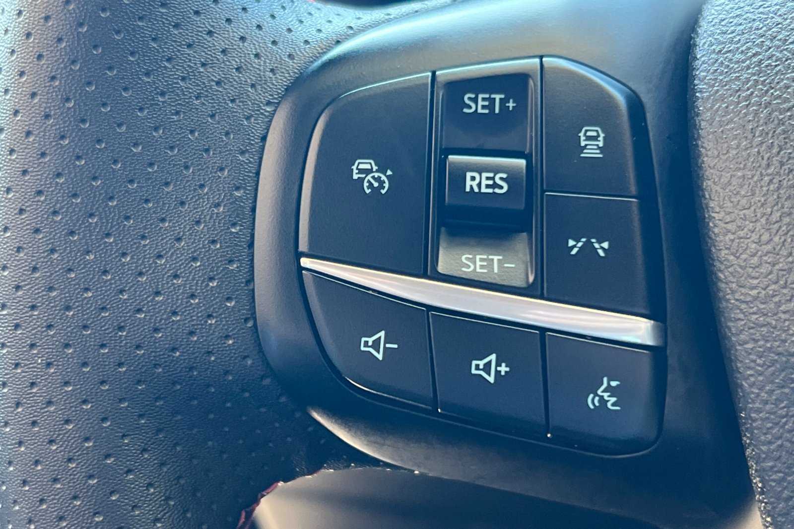 2025 Ford Escape ST-Line photo 25