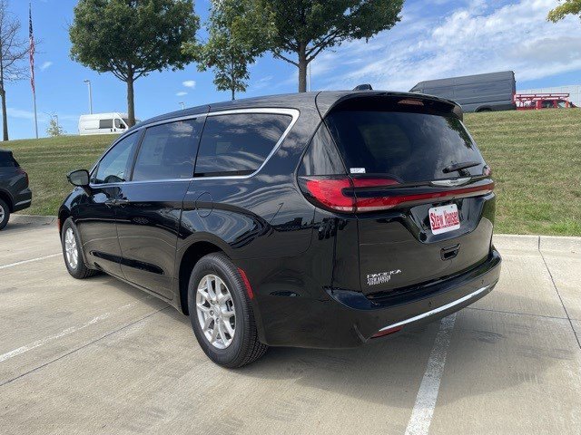 2026 Chrysler Pacifica photo 3