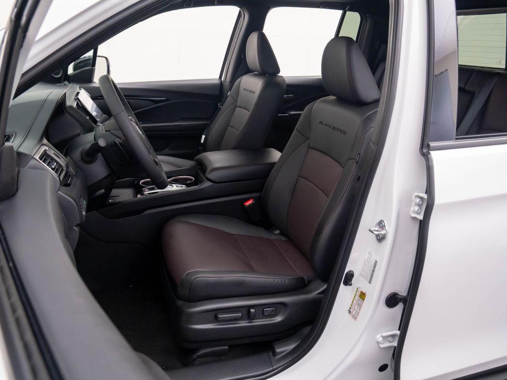 2025 Honda Ridgeline Black Edition photo 13