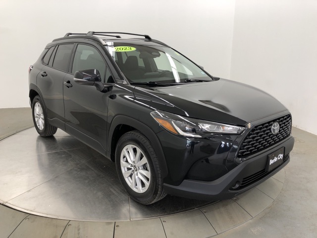 2023 Toyota Corolla Cross LE photo 9