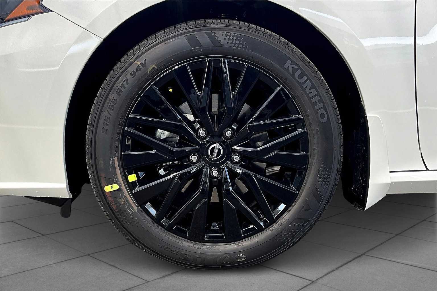 2025 Nissan Altima SV photo 9