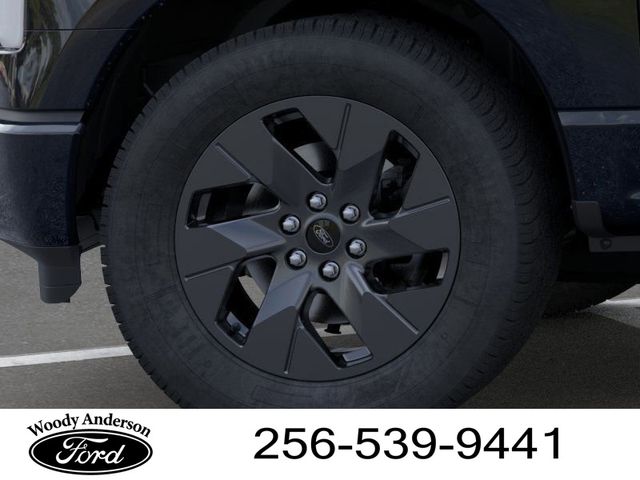 2025 Ford F-150 Lightning photo 18