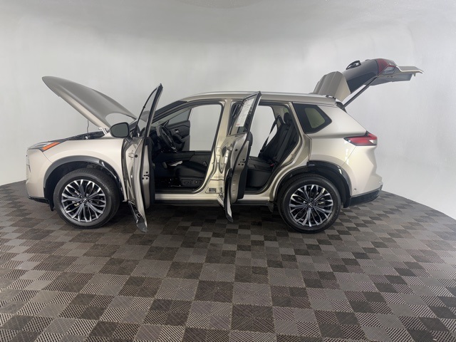 2024 Nissan Rogue Platinum photo 9