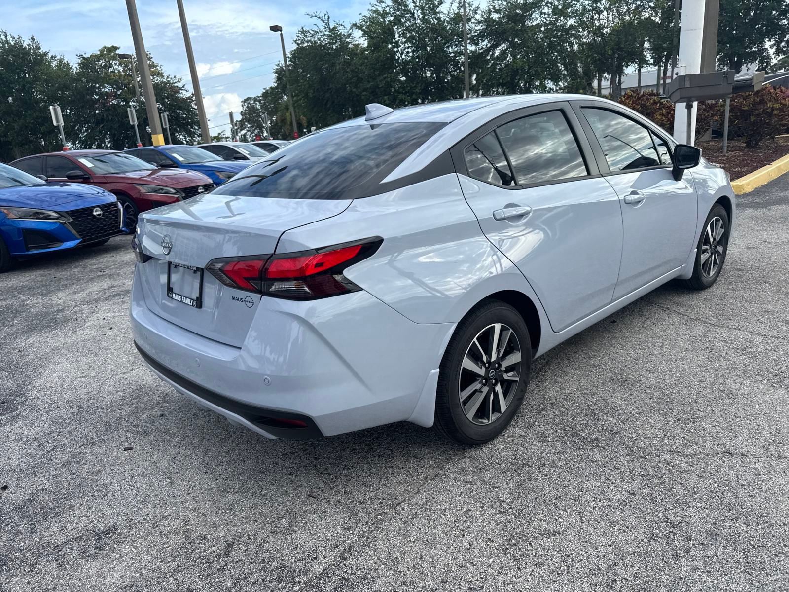 2025 Nissan Versa 1.6 SV photo 5