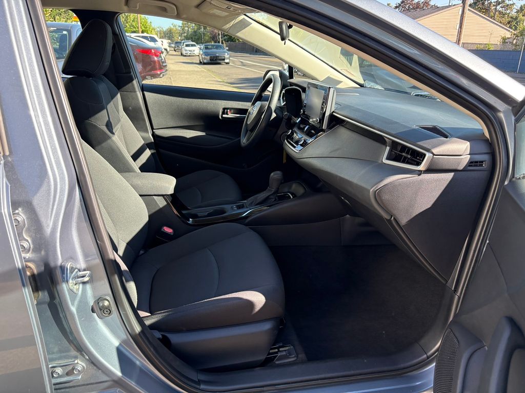 2021 Toyota Corolla LE photo 22