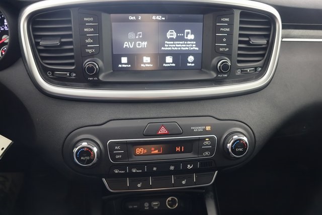 2020 Kia Sorento LX photo 9