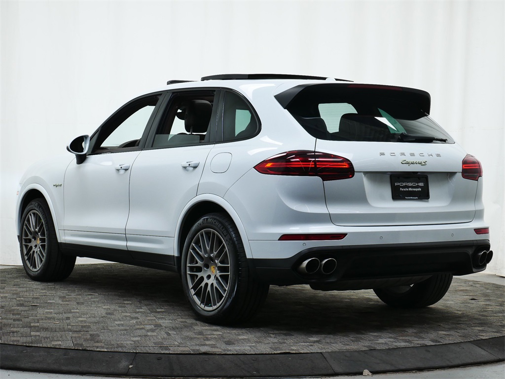 2017 Porsche Cayenne S E-Hybrid Platinum Edition photo 3