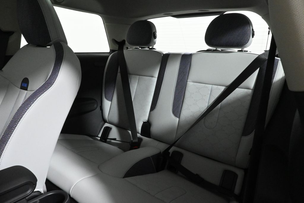 2025 Mini Cooper Signature photo 3