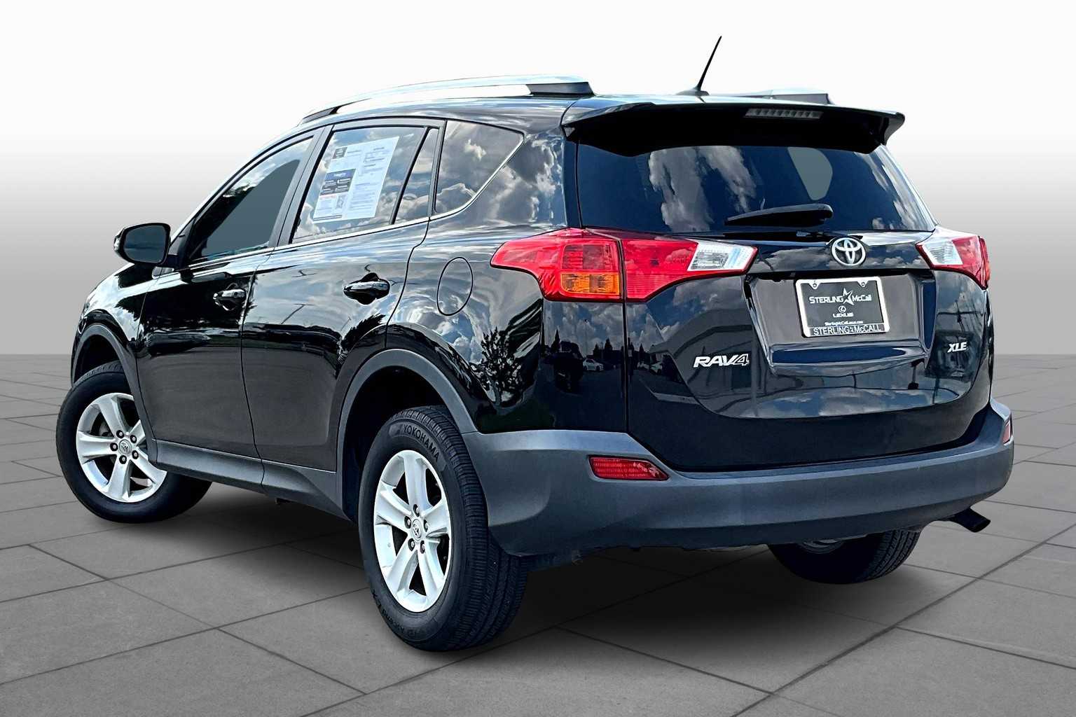 2014 Toyota RAV4 XLE photo 10