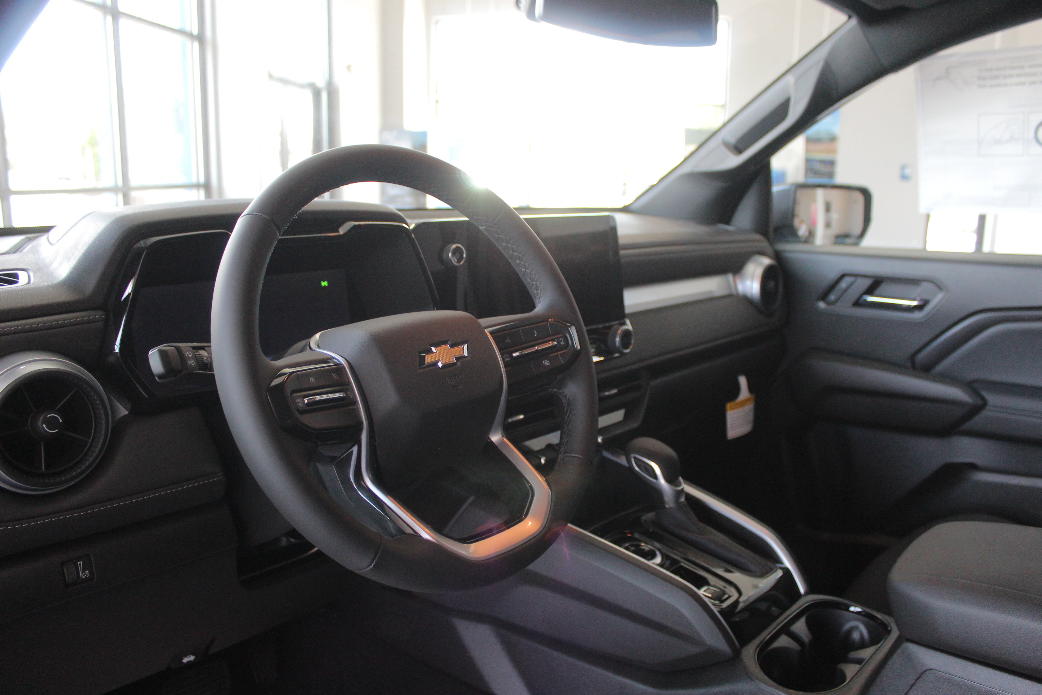 2025 Chevrolet Colorado Work Truck LT photo 11