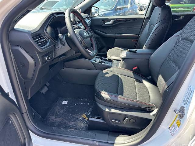 2025 Ford Escape ST-Line photo 8