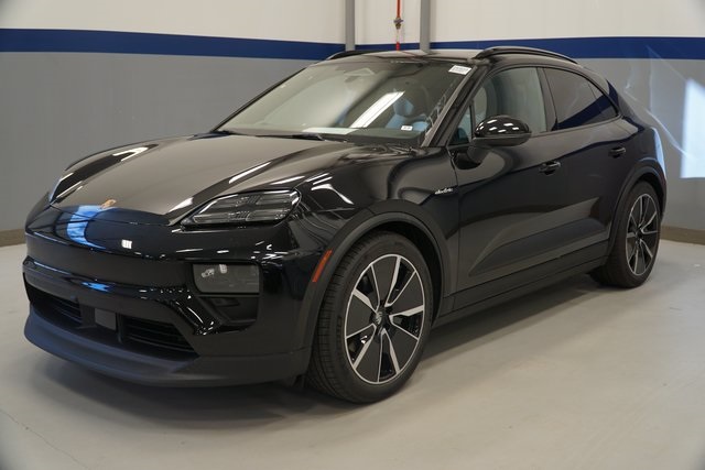 2025 Porsche Macan Base